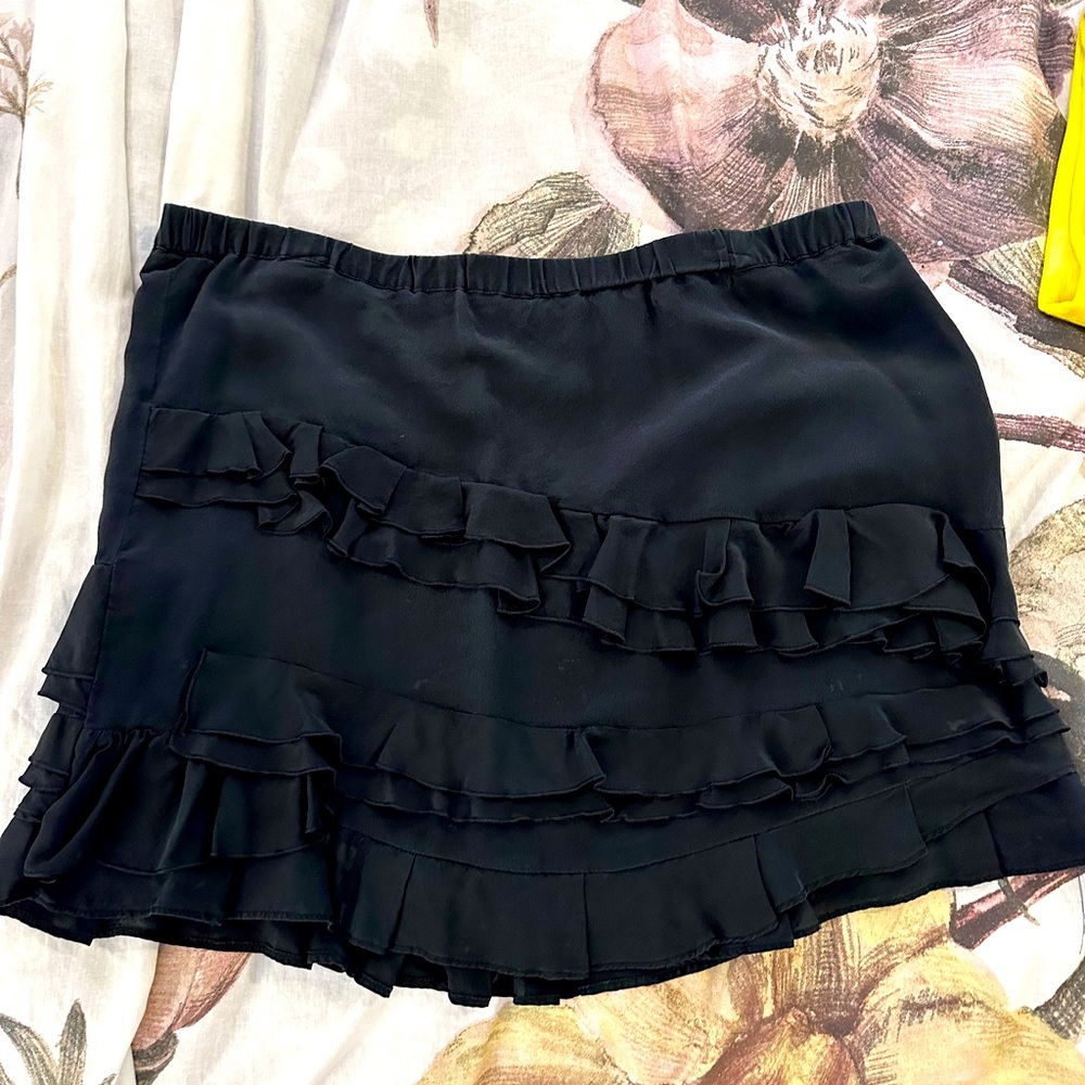 Black ruffle skirt Size 14. Banana Republic.